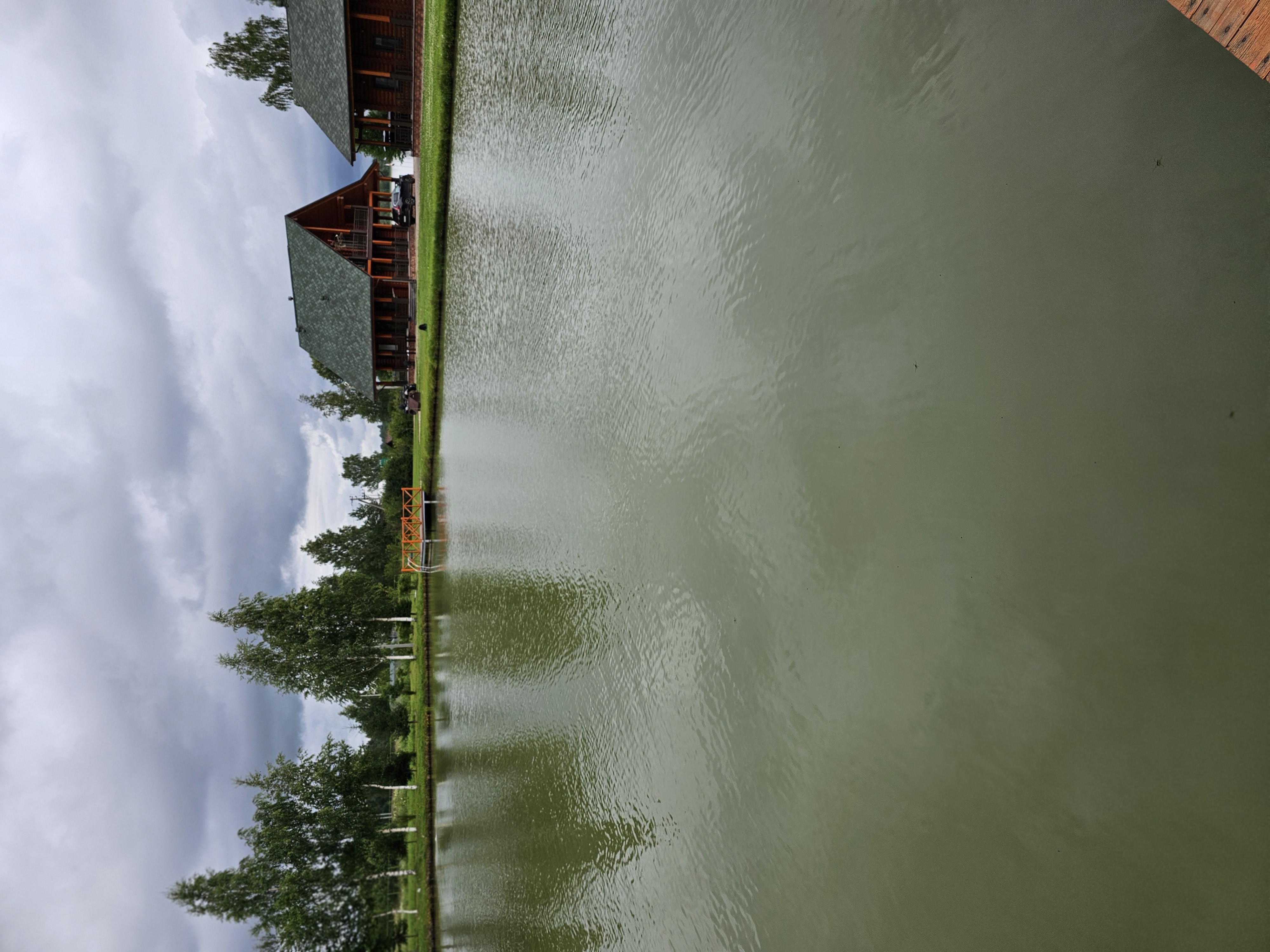 Большой водоем для плавания